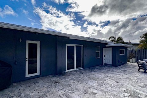 House in Wilton Manors, Florida 5 bedrooms, 164.9 sq.m. № 2083214 - photo 5