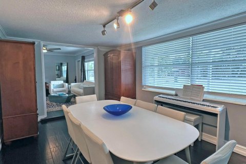 House in Wilton Manors, Florida 5 bedrooms, 164.9 sq.m. № 2083214 - photo 23