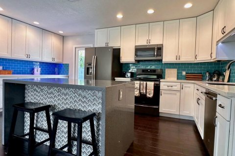 House in Wilton Manors, Florida 5 bedrooms, 164.9 sq.m. № 2083214 - photo 16
