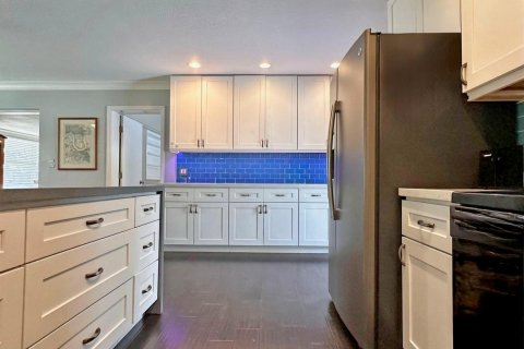 House in Wilton Manors, Florida 5 bedrooms, 164.9 sq.m. № 2083214 - photo 13