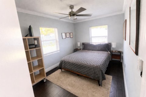 House in Wilton Manors, Florida 5 bedrooms, 164.9 sq.m. № 2083214 - photo 28