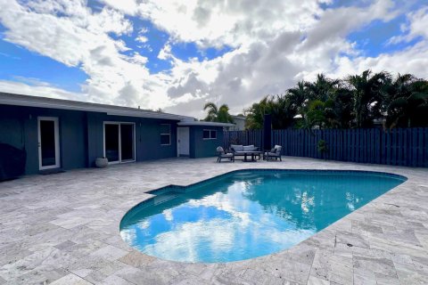 House in Wilton Manors, Florida 5 bedrooms, 164.9 sq.m. № 2083214