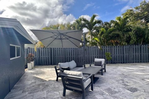 House in Wilton Manors, Florida 5 bedrooms, 164.9 sq.m. № 2083214 - photo 3