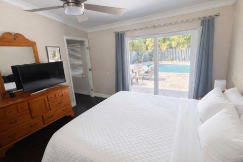 House in Wilton Manors, Florida 5 bedrooms, 164.9 sq.m. № 2083214 - photo 25