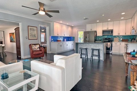 House in Wilton Manors, Florida 5 bedrooms, 164.9 sq.m. № 2083214 - photo 19