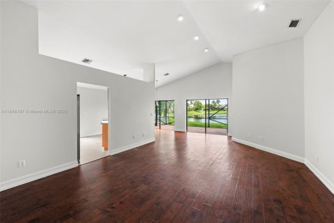 House in Boynton Beach, Florida 3 bedrooms, 165.46 sq.m. № 1877797 - photo 5