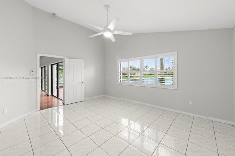 House in Boynton Beach, Florida 3 bedrooms, 165.46 sq.m. № 1877797 - photo 13