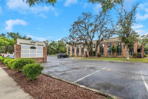 Immobilier commercial à Temple Terrace, Floride 1618.45 m2 № 2130391