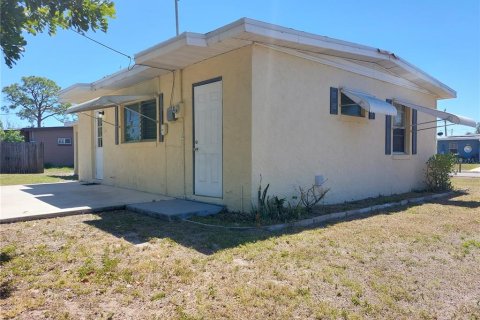 Villa ou maison à louer à Port Charlotte, Floride: 2 chambres, 71.35 m2 № 2437190 - photo 11