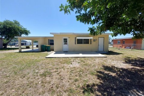 Villa ou maison à louer à Port Charlotte, Floride: 2 chambres, 71.35 m2 № 2437190 - photo 7