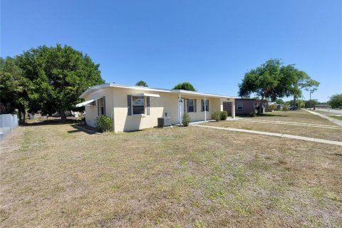 Villa ou maison à louer à Port Charlotte, Floride: 2 chambres, 71.35 m2 № 2437190 - photo 4