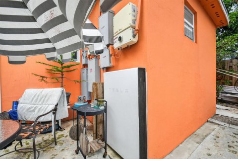 Купить виллу или дом в Уэст-Палм-Бич, Флорида 5 комнат, 136.66м2, № 2078143 - фото 3