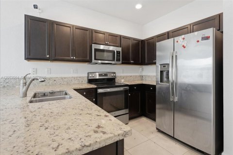 Touwnhouse à vendre à Homestead, Floride: 3 chambres, 173.73 m2 № 2260561 - photo 3