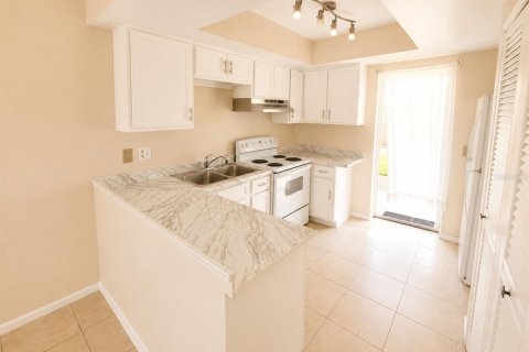 Condo in Kissimmee, Florida, 2 bedrooms № 2199068 - photo 10