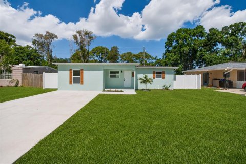 House in Largo, Florida 3 bedrooms, 110.37 sq.m. № 2226418