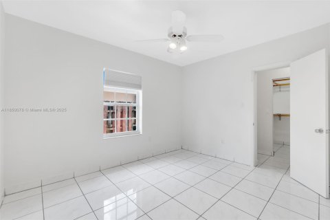 House in Hialeah, Florida 4 bedrooms, 183.85 sq.m. № 1857048 - photo 28