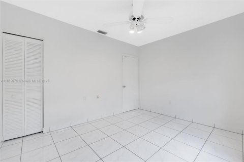 House in Hialeah, Florida 4 bedrooms, 183.85 sq.m. № 1857048 - photo 29
