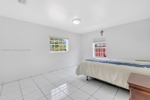 House in Hialeah, Florida 4 bedrooms, 183.85 sq.m. № 1857048 - photo 26