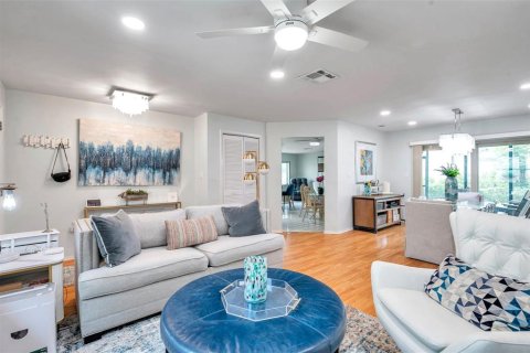House in Tarpon Springs, Florida 2 bedrooms, 136.01 sq.m. № 1796839 - photo 13