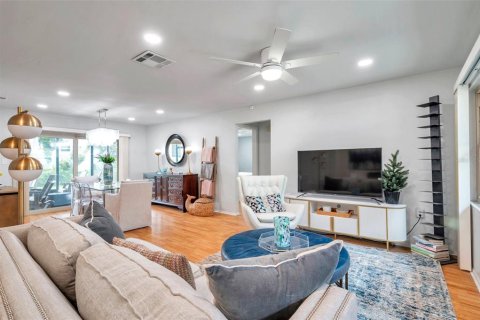 House in Tarpon Springs, Florida 2 bedrooms, 136.01 sq.m. № 1796839 - photo 12