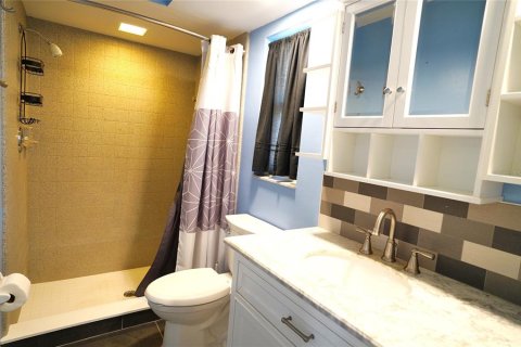 House in Port Charlotte, Florida 3 bedrooms, 148.83 sq.m. № 2095865 - photo 14