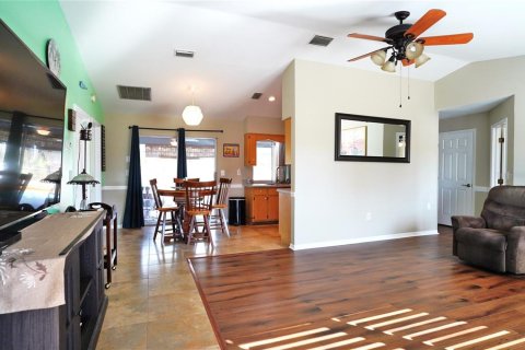 House in Port Charlotte, Florida 3 bedrooms, 148.83 sq.m. № 2095865 - photo 4