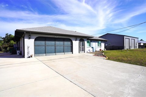 House in Port Charlotte, Florida 3 bedrooms, 148.83 sq.m. № 2095865 - photo 3