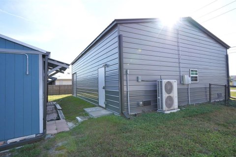 House in Port Charlotte, Florida 3 bedrooms, 148.83 sq.m. № 2095865 - photo 27