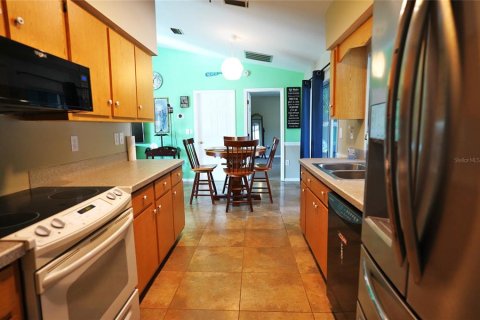 House in Port Charlotte, Florida 3 bedrooms, 148.83 sq.m. № 2095865 - photo 11