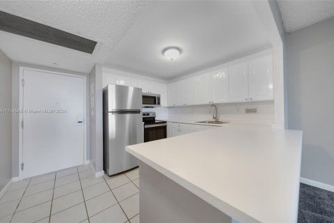 Купить кондоминиум в Майами-Бич, Флорида 55.74м2, № 1958067 - фото 14