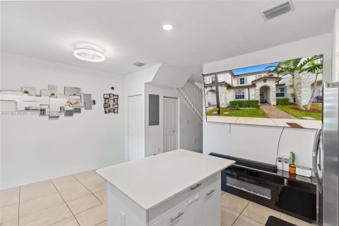 Adosado en venta en Miami, Florida, 3 dormitorios, 123.37 m2 № 2153290 - foto 12
