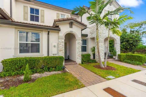 Adosado en venta en Miami, Florida, 3 dormitorios, 123.37 m2 № 2153290 - foto 3