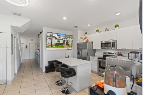Adosado en venta en Miami, Florida, 3 dormitorios, 123.37 m2 № 2153290 - foto 14
