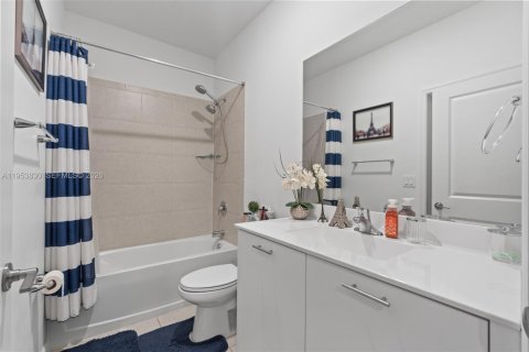 Adosado en venta en Miami, Florida, 3 dormitorios, 123.37 m2 № 2153290 - foto 21