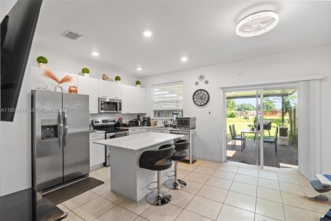 Adosado en venta en Miami, Florida, 3 dormitorios, 123.37 m2 № 2153290 - foto 8