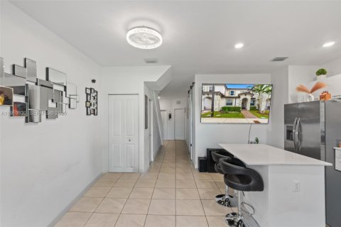 Adosado en venta en Miami, Florida, 3 dormitorios, 123.37 m2 № 2153290 - foto 11