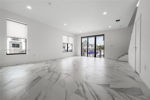 Adosado en venta en Miramar, Florida, 3 dormitorios, 139.73 m2 № 1895837 - foto 4