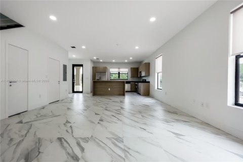 Adosado en venta en Miramar, Florida, 3 dormitorios, 139.73 m2 № 1895837 - foto 12