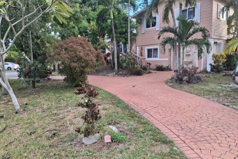Casa en venta en Miramar, Florida, 4 dormitorios, 186.36 m2 № 1968654 - foto 1