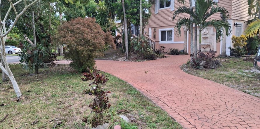 Casa en Miramar, Florida 4 dormitorios, 186.36 m2 № 1968654