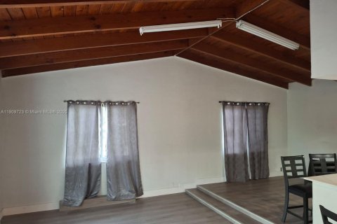 Casa en venta en Miramar, Florida, 4 dormitorios, 186.36 m2 № 1968654 - foto 8