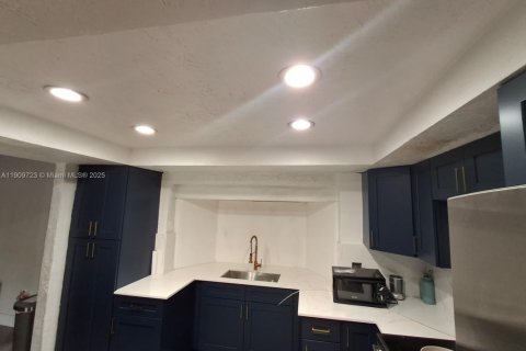 Casa en venta en Miramar, Florida, 4 dormitorios, 186.36 m2 № 1968654 - foto 11