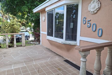 Casa en venta en Miramar, Florida, 4 dormitorios, 186.36 m2 № 1968654 - foto 5