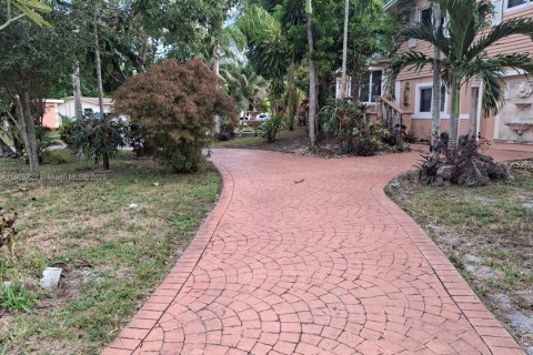 Casa en venta en Miramar, Florida, 4 dormitorios, 186.36 m2 № 1968654 - foto 2