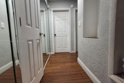 Casa en venta en Miramar, Florida, 4 dormitorios, 186.36 m2 № 1968654 - foto 12