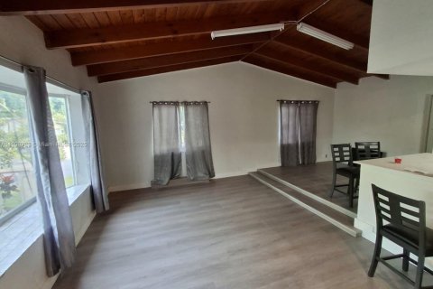 Casa en venta en Miramar, Florida, 4 dormitorios, 186.36 m2 № 1968654 - foto 9