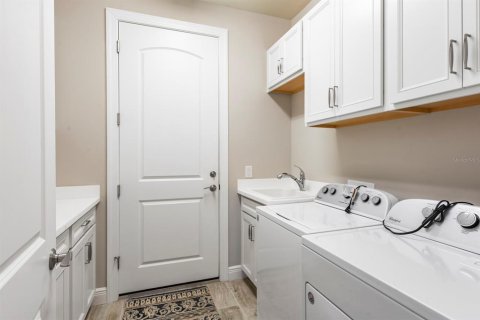 House in Sarasota, Florida 3 bedrooms, 231.23 sq.m. № 1533731 - photo 22
