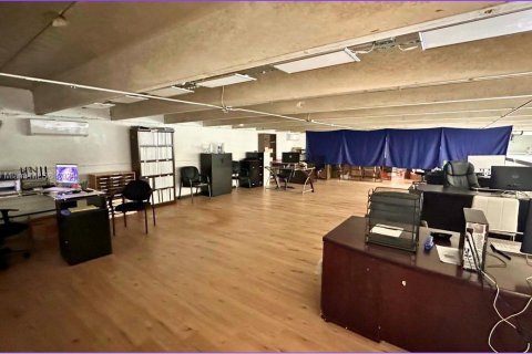 Commercial property in Pembroke Park, Florida № 1139177