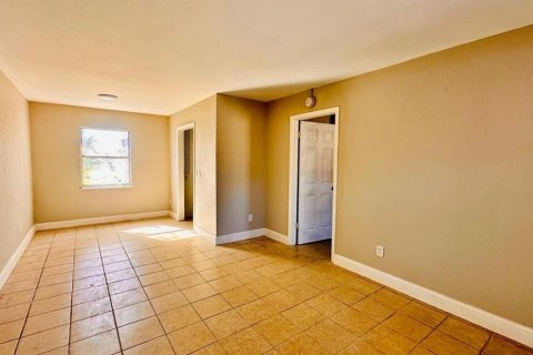 Apartamento en alquiler en Lake Alfred, Florida, 1 dormitorio, 576.46 m2 № 1917994 - foto 5