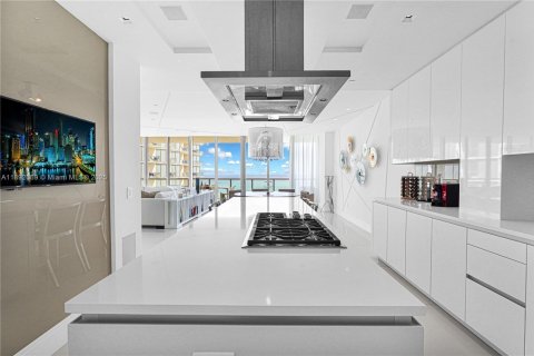 Купить кондоминиум в Бэл-Харбор, Флорида 4 спальни, 330.36м2, № 2021725 - фото 17